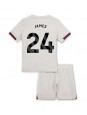 Billige Chelsea Reece James #24 Bortedraktsett Barn 2025-26 Kortermet (+ Korte bukser)